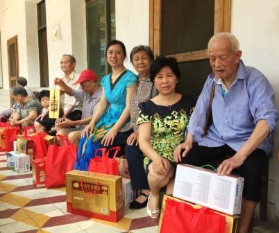 濃濃端午情 悠悠關(guān)愛心-仁和集團2016年端午節(jié)前走訪慰問福利院