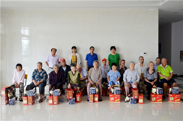 送上愛心關(guān)懷 迎接端午佳節(jié)