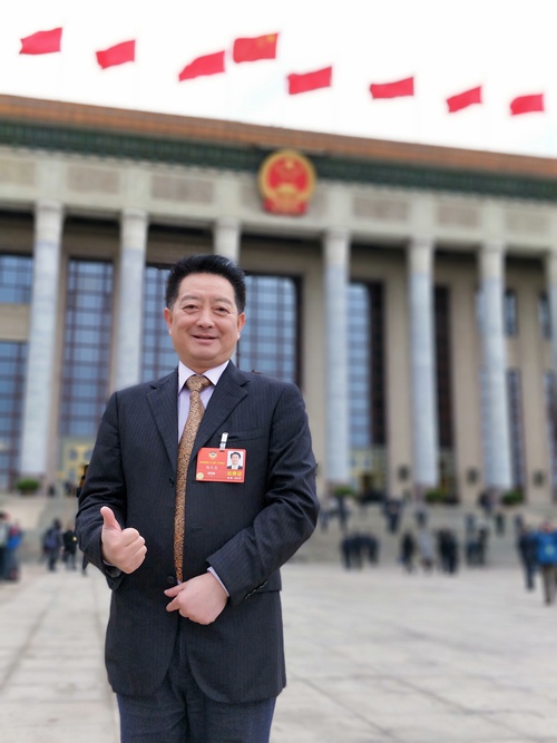 全國政協委員楊文龍(受訪者供圖)_副本